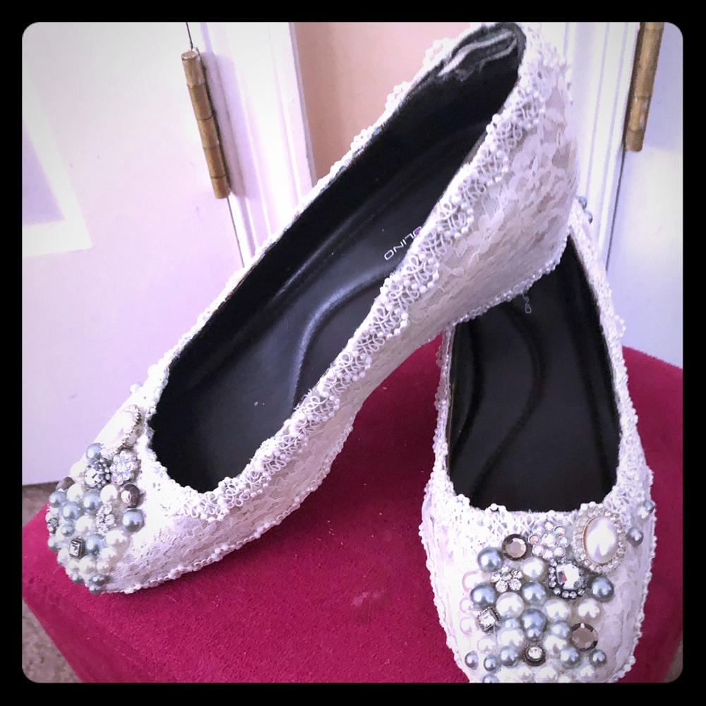 Bandolino LNWOT white flats